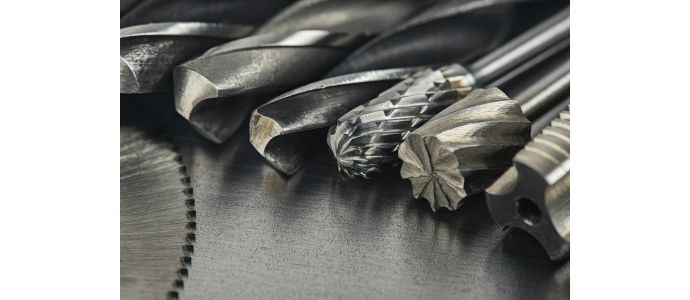 Jak frezy do wiercenia w metalu wpływają na precyzję i wydajność obróbki?